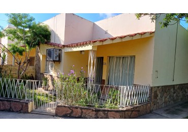 CASA UBICADA EN LISANDRO DE LA TORRE Y MORENO